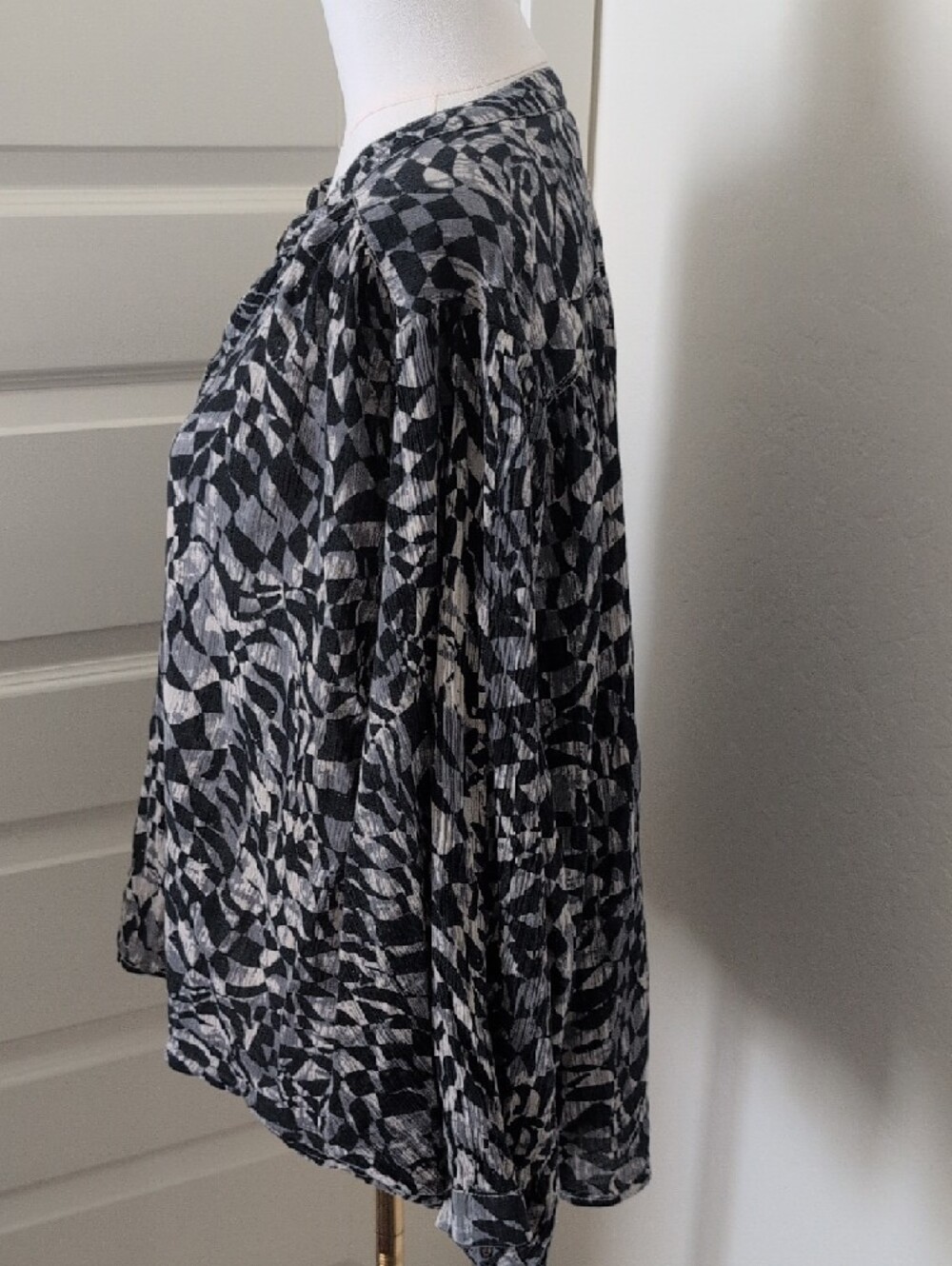 PILCRO Sidney Batwing Sleeve Abstract Print Blouse Black White and Grey Size XL - Picture 3 of 11